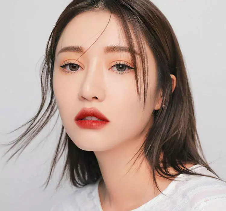 lan-da-trang-hop-voi-mau-son-do-gach