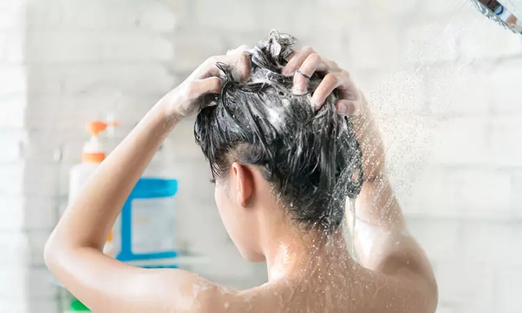 06 Cách gội đầu sau khi uốn tóc - Đẹp chẳng khác nào Salon