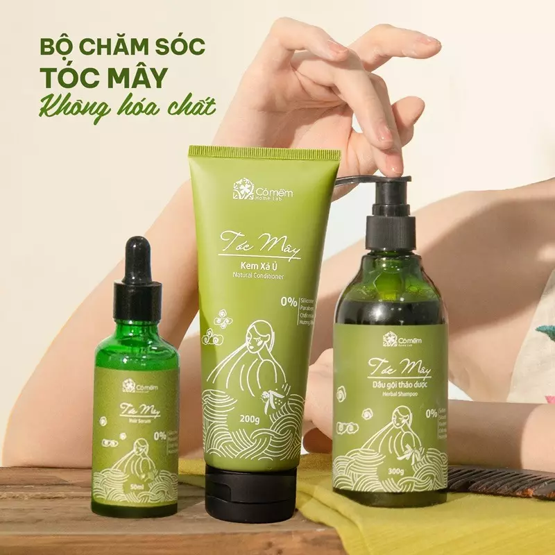 tóc ngắn nữ trung niên