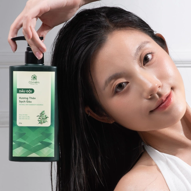 Dầu Gội Sạch Gàu Hương Thảo