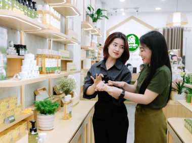 Cỏ Mềm xây dựng thương hiệu mỹ phẩm Việt từ nền móng con người