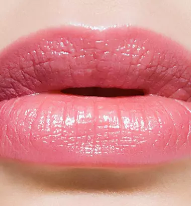7 Cách làm môi hồng tự nhiên căng mọng, mềm mịn, hấp dẫn