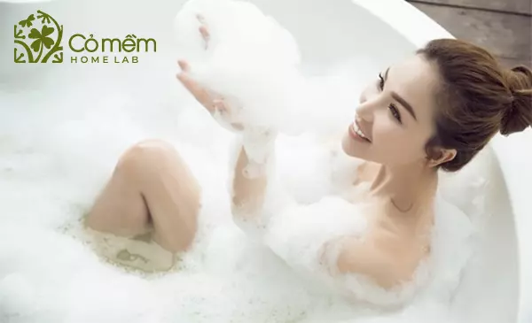 Gợi ý top 9 sữa tắm dưỡng ẩm phù hợp với da khô, da nhạy cảm