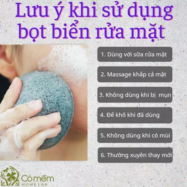 sử dụng bọt biển rửa mặt