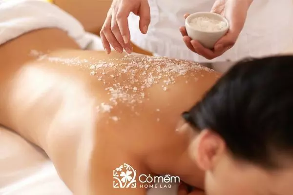 Muối tắm trắng tẩy tế bào chết nào được chị em săn lùng? 