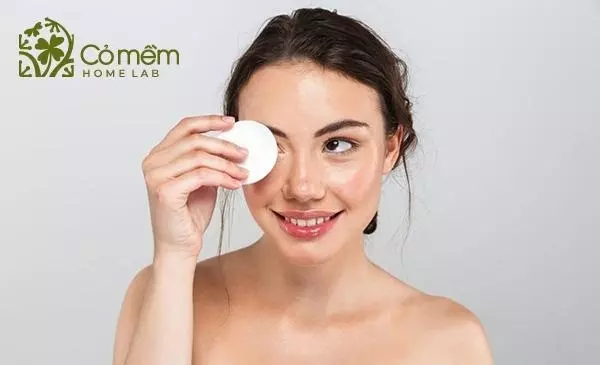 Review 7 loại dầu tẩy trang cho da nhạy cảm bán chạy hiện nay