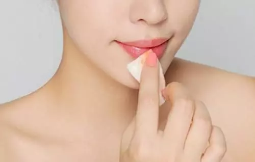 TOP loại 13 son dưỡng kích màu môi sau xăm chuẩn nhất
